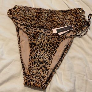 VS Victoria’s Secret Bikini NWT large (L) bottoms and NWOT top 36DDD